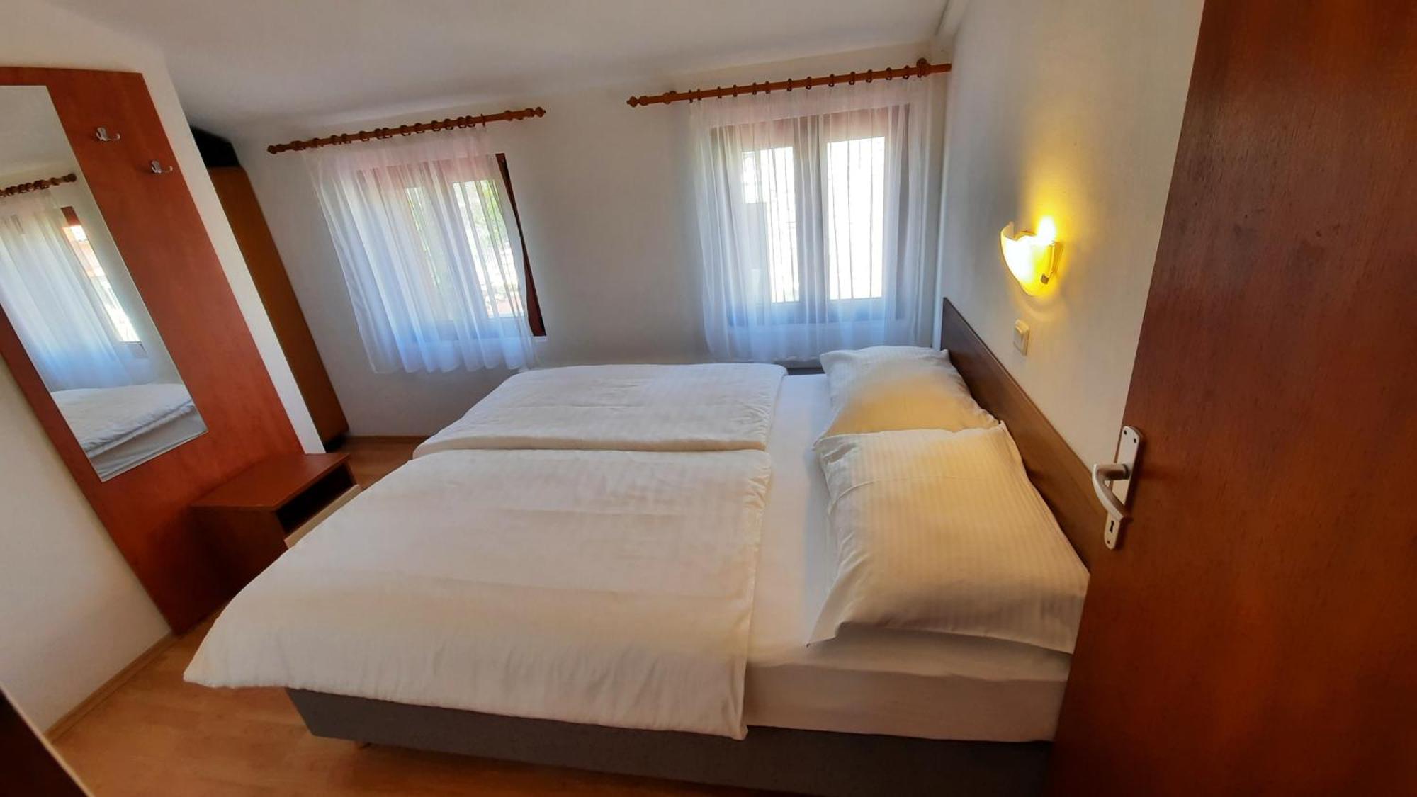 Apartment Pulic Rab Town Extérieur photo